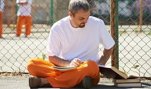 What options are there for prisoners to learn about Bible?